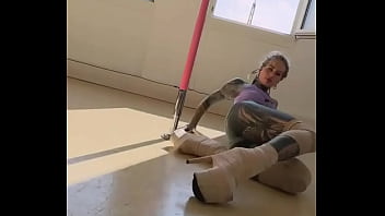 Dancing on the pole and enjoy the good moments in to 2beepole for teaching me new skills #inkedgirl #d