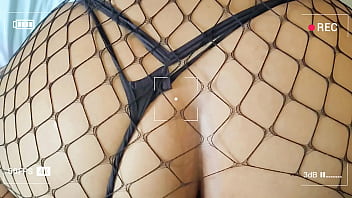 La morena jovencita de 19 años de gran culo grande pide ser follada