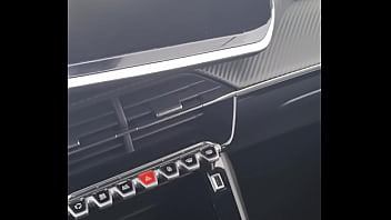 Quand on me prête une 208 au lieu de ma 108 j'ai l'impression de rouler dans