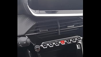 Quand on me prête une 208 au lieu de ma 108 j'ai l'impression de rouler dans