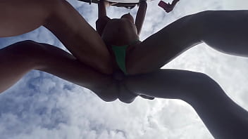 Paramos o carro e começamos a fuder vai vendo