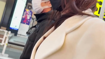 パート1〈胸元ザックリで合コンに参加する妻×極上パイズリで精子を乳射&中出し！〉合コンで出会った胸元ザックリ巨乳妻！激エロ肉感ボディを武器に誘惑！セックスまっしぐら！『居酒屋のトイレ』『タクシーの車中』『旦那と電話しながら』ところ構わず！オイルたっぷり密着パイズリ！お口もオッパイも膣奥もザーメンだらけ特濃4連発！！！！