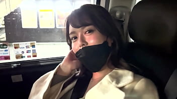 パート1〈胸元ザックリで合コンに参加する妻×極上パイズリで精子を乳射&中出し！〉合コンで出会った胸元ザックリ巨乳妻！激エロ肉感ボディを武器に誘惑！セックスまっしぐら！『居酒屋のトイレ』『タクシーの車中』『旦那と電話しながら』ところ構わず！オイルたっぷり密着パイズリ！お口もオッパイも膣奥もザーメンだらけ特濃4連発！！！！