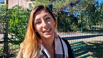 Stella 29 Ans Partage Un Homme Avec Deux Autres Coquines thumbnail