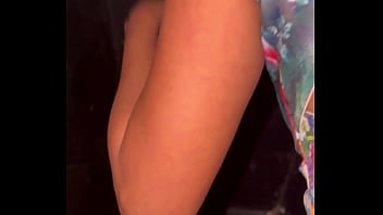 No swing brincando no glory hole e na cabine aquário com vários