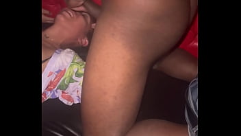 No swing brincando no glory hole e na cabine aquário com vários