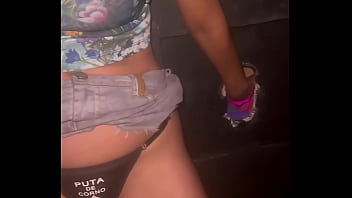 No swing brincando no glory hole e na cabine aquário com vários