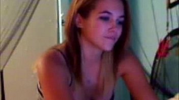 Sexy amateur masturbates in her dorm room