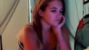 Sexy amateur masturbates in her dorm room