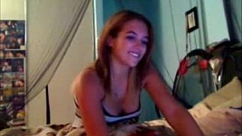 Sexy amateur masturbates in her dorm room