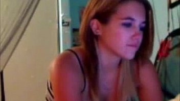 Sexy amateur masturbates in her dorm room