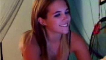 Sexy Amateur Masturbates In Her Dorm Room thumbnail