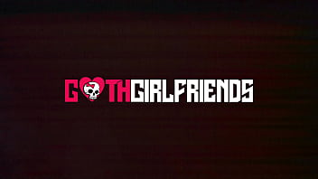 Tattooed nali marie offers her body for a good fuck