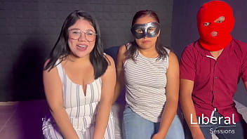 Cuckold cumple la fantasía de su mujer en un trío por primera vez