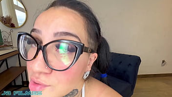 Gostosa do rabo gigante adora fuder