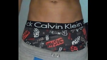 Novinho batendo uma punheta gostosa