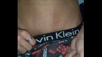 Novinho batendo uma punheta gostosa