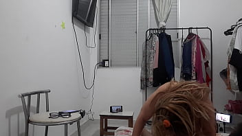 Vivi guedez went to test out her new gift from a sex shop and it ended up not working