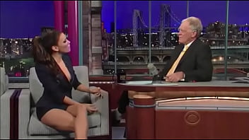 Gorgeous Actress Eva Longoria Has An Oops Moment Which She Quickly Corrects After She Becomes Aware thumbnail