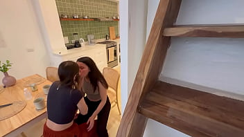 Mi chica de limpieza me da lastima por eso me la follo Mi chica de limpieza me da lastima por eso me la follo