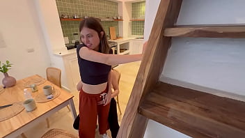 Mi chica de limpieza me da lastima por eso me la follo