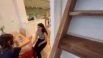 Mi chica de limpieza me da lastima por eso me la follo