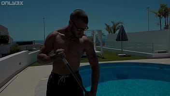 Bella modele catches a rain of cum outdoor by the pool