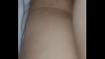 Me rica puta jugando con su ano