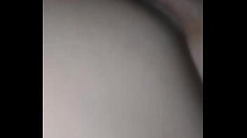 Me rica puta jugando con su ano