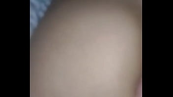 Me rica puta jugando con su ano