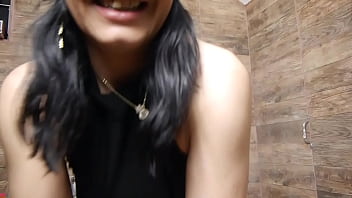 Popping balloons & soft masturbation in the bathtub – black lingerie & mask preview