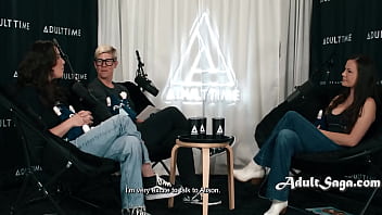 Chilling with a pretty pornstar and talking about thier favs