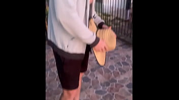 Será que a pica do vovô não sobe mais completo