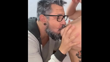 Será que a pica do vovô não sobe mais completo