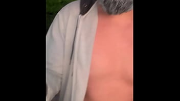 Será que a pica do vovô não sobe mais completo