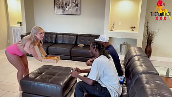 Veronica cruz the squirting pie girl gets bbc threesome