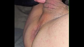 Tragando rabo hasta la garganta la putita quiere leche