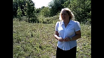 Sonia is outside flashing again