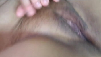 Tubo grosso na bucetinha e brincando com o cuzinho parte 1