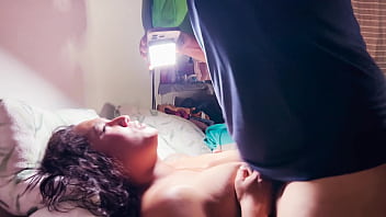 Novia mexicana le chupa la verga al vecino ella es muy puta le deja las tetas llenas de leche