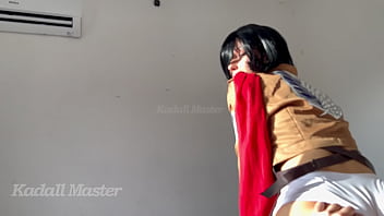 Fiz a cosplay de mikasa senta gostoso
