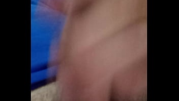 Batendo punheta com gosada