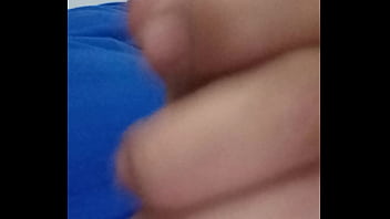 Batendo punheta com gosada