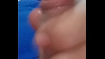 Batendo punheta com gosada