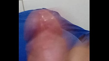 Batendo punheta com gosada