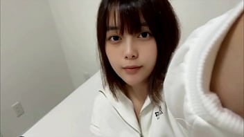 新しく買ったピチピチのジーンズ姿でオナニーしてみました。。恥ずかしい…