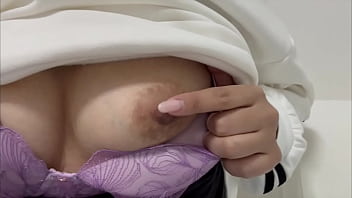 新しく買ったピチピチのジーンズ姿でオナニーしてみました。。恥ずかしい…