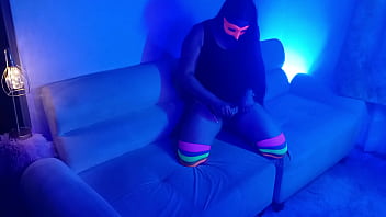 En este bar le das dinero extra a la camarera y te folla en su habitación especial le encanta la verga de extraños 1