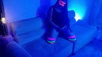 En este bar le das dinero extra a la camarera y te folla en su habitación especial le encanta la verga de extraños 1