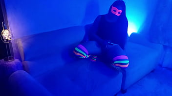 En este bar le das dinero extra a la camarera y te folla en su habitación especial le encanta la verga de extraños 1